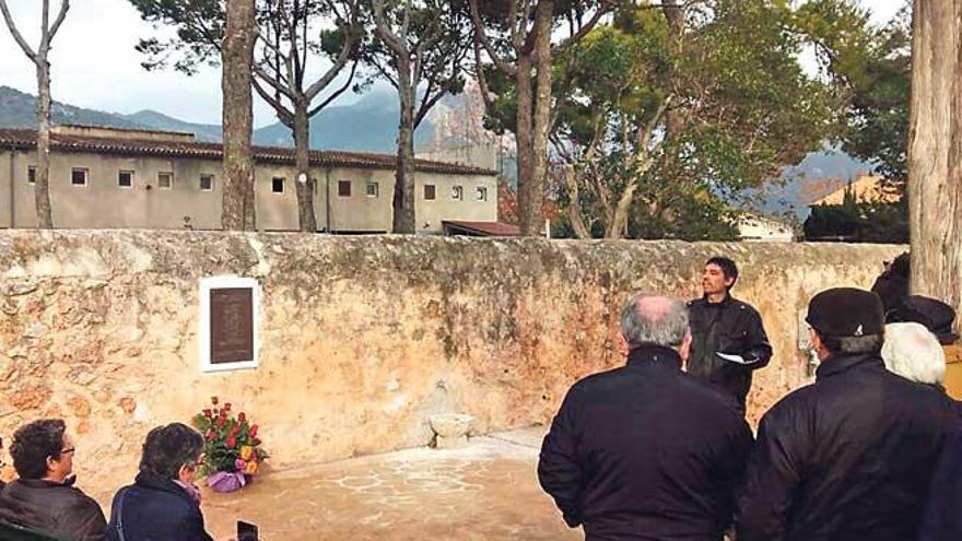 Imagen de los asistentes al acto de homenaje durante el discurso de Marçal Isern.