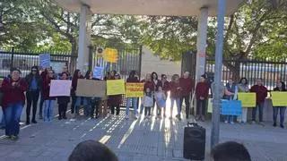Los padres de un colegio de Alzira denuncian deficiencias en la seguridad y falta de material y de docentes