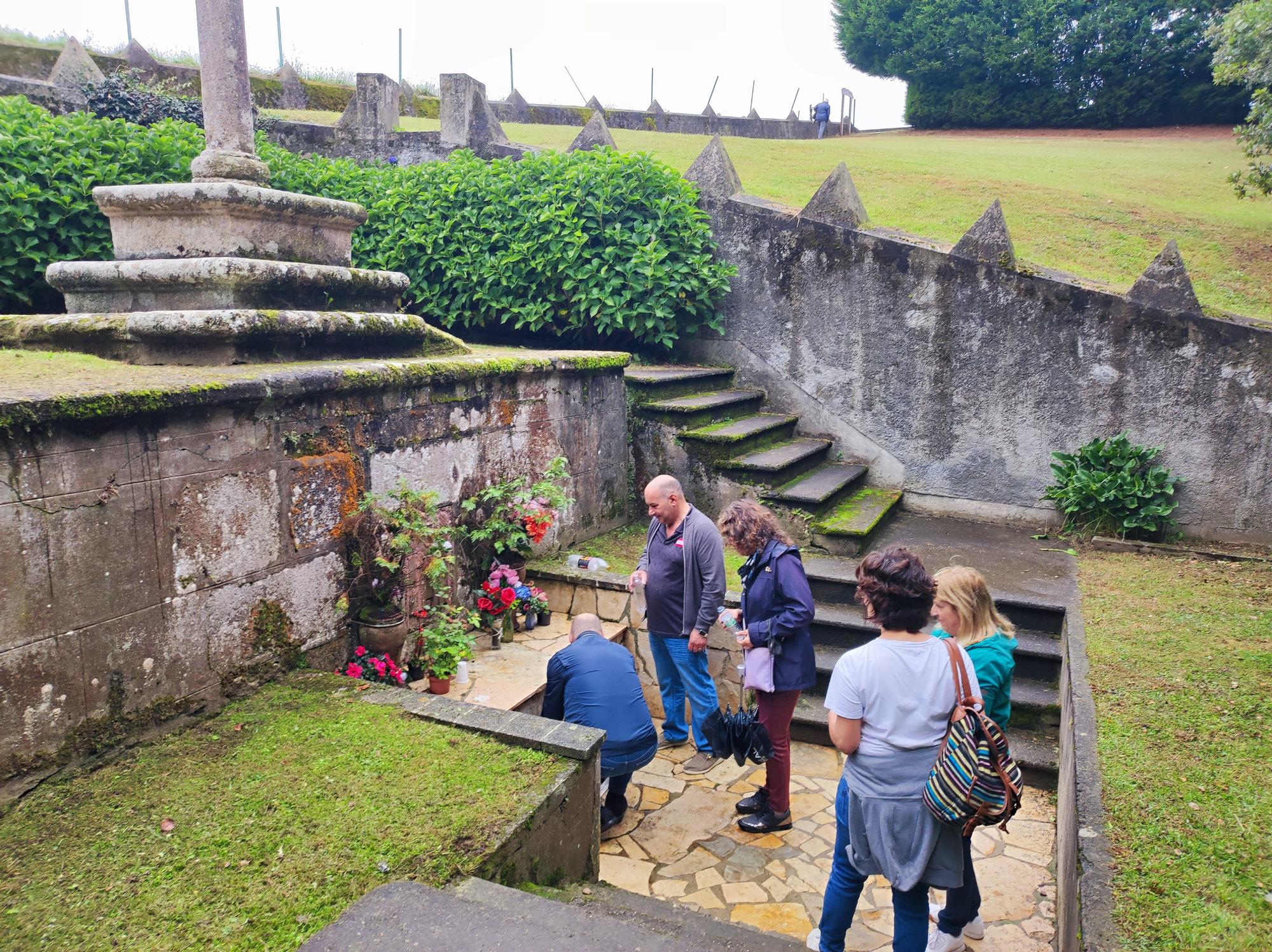 La Virgen de Villaoril, en Navia, celebra su día grande