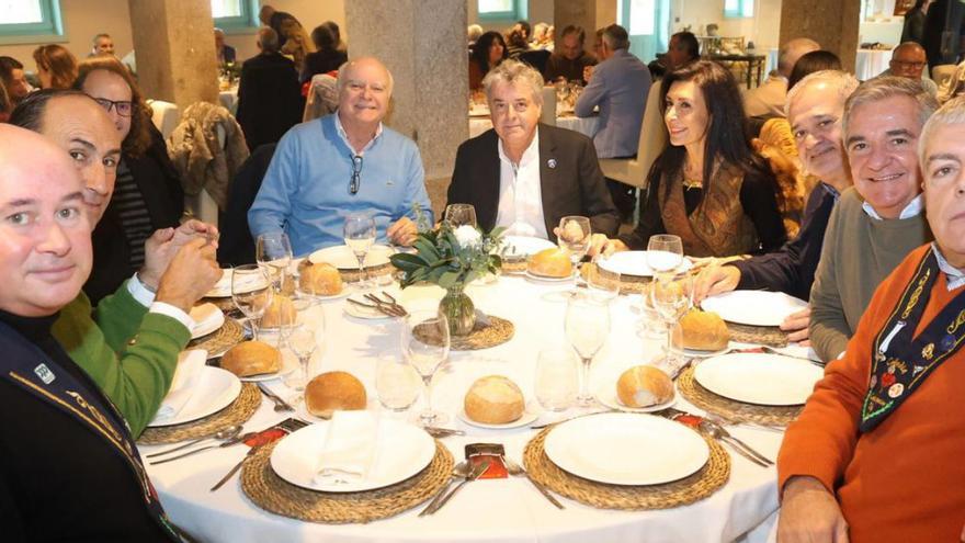 Asistentes a la comida de confraternidad de Centolo Larpeiro. |  Noé Parga