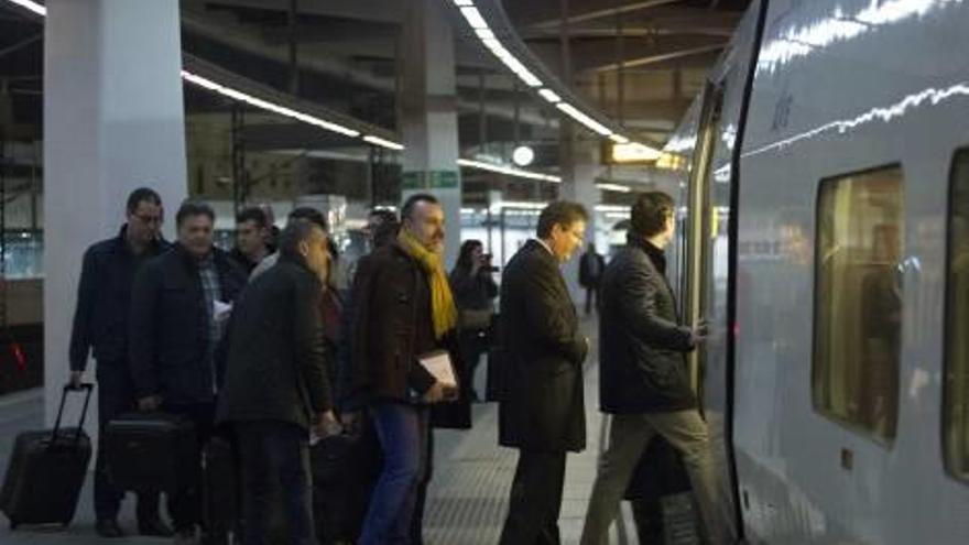 El AVE de Castelló-Madrid circula ahora por la vía convencional hasta València.