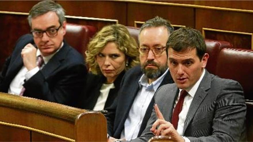 Podem avisa que no es pot «acontentar tothom» mentre el PP parla de «frau»