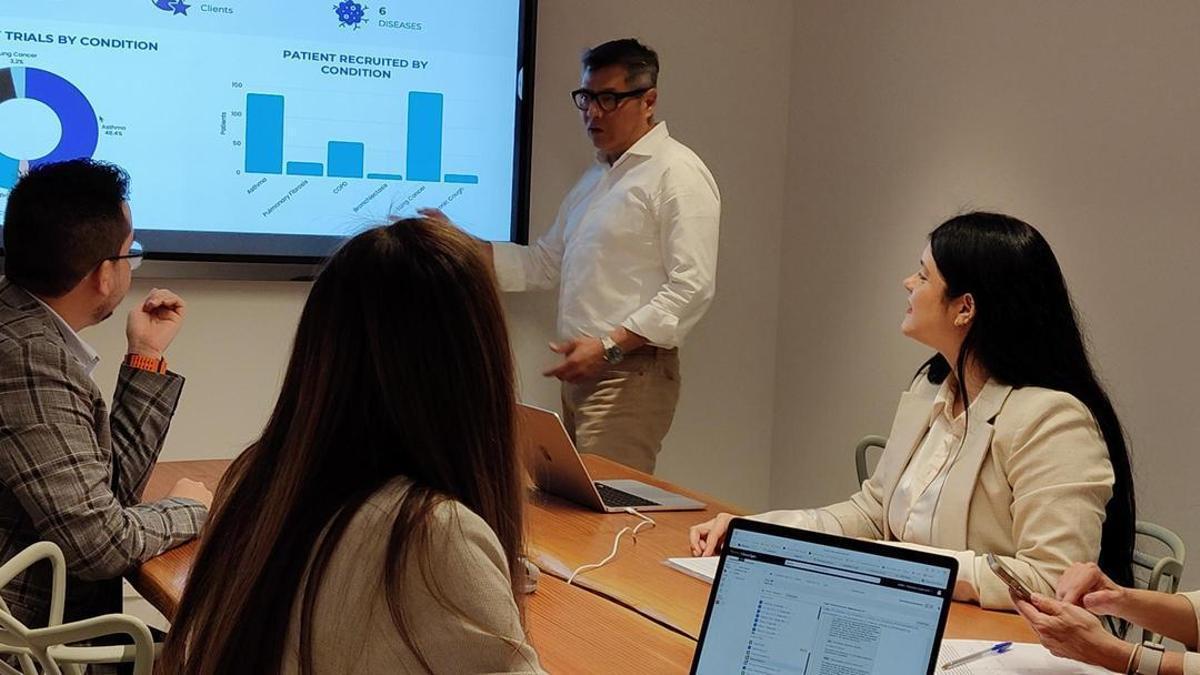 Juan Roldán amb l’equip de Pectus Respiratory Health, a Girona.