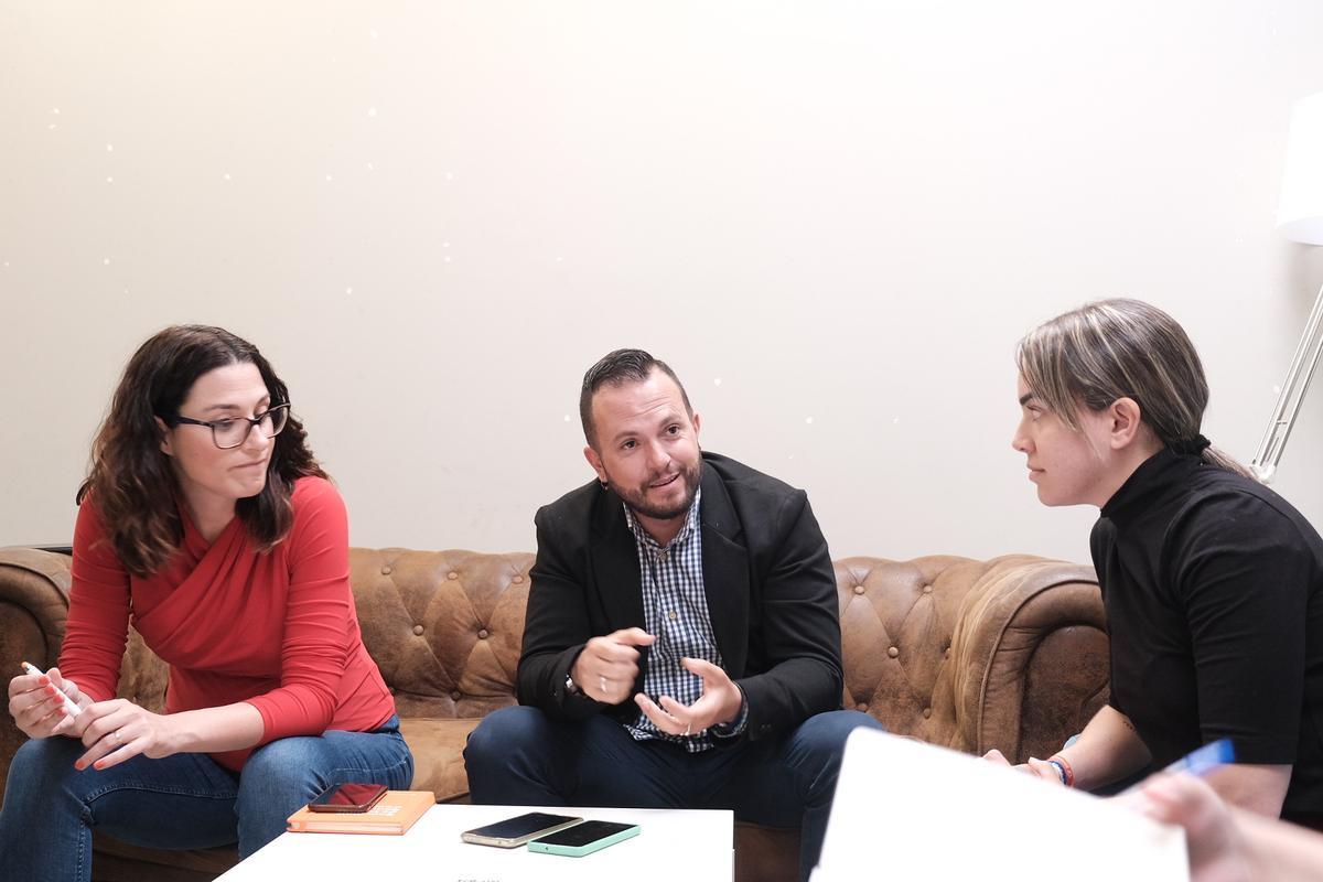 Aitana Mas, Rafa Mas y Sara Llobell durante la presentación del programa medioambiental en Alicante