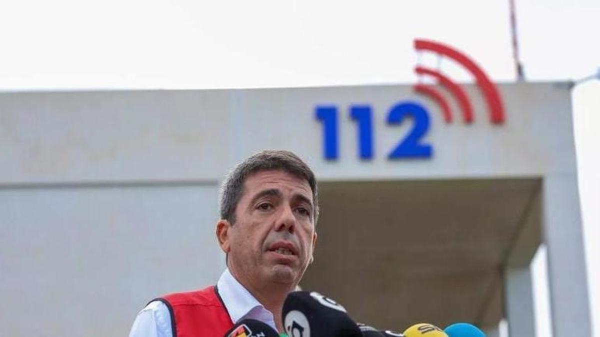 Carlos Mazón, con chaleco de emergencia, el día después de la catástrofe.