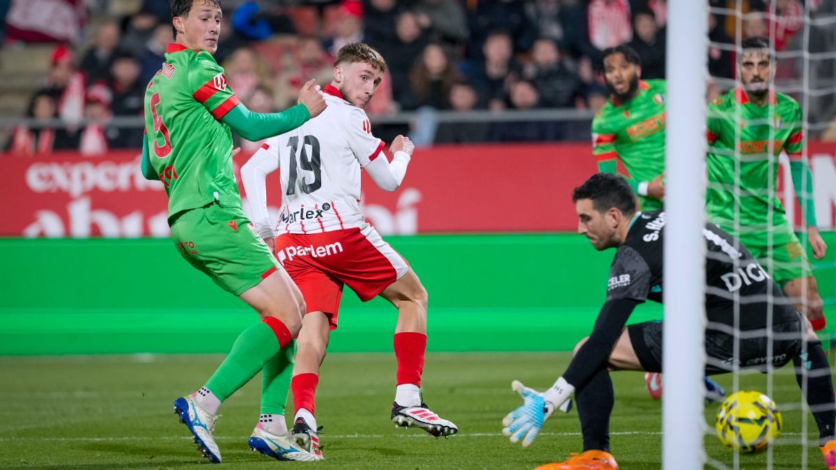 Vanat superó a Sergio Herrera con un precioso remate de tacón para dar la victoria al Girona frente a Osasuna