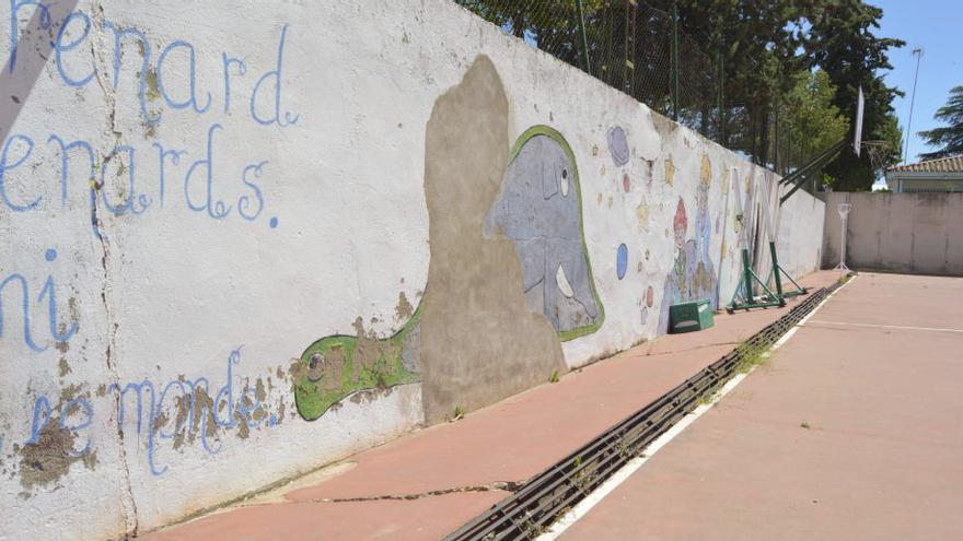 Fuente Carreteros reclama obras urgentes en el colegio Blas Infante y estudia cerrar las pistas polideportivas