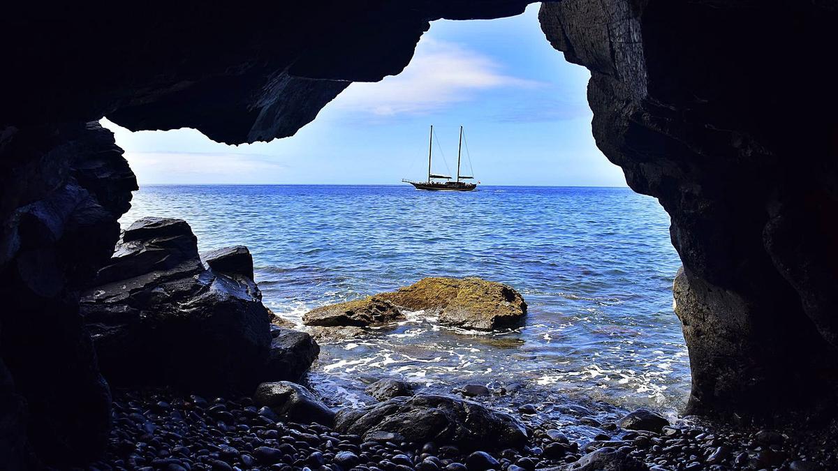 Cueva en Playa del  Ámbar, Tasarte.