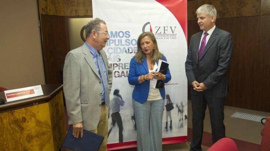 Albino Prada, Teresa Pedrosa y Santiago Lago, ayer, en la presentación del Informe Ardán.