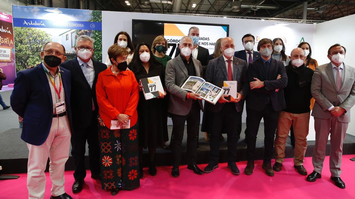 Presentación del libro, en estand de la provincia en Fitur.