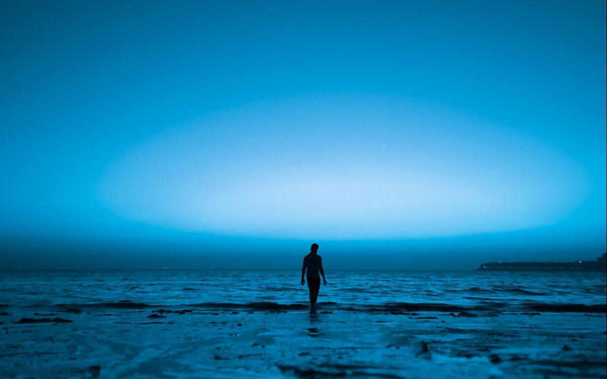 Un estudio muestra que las personas solitarias procesan el mundo de una forma diferente.