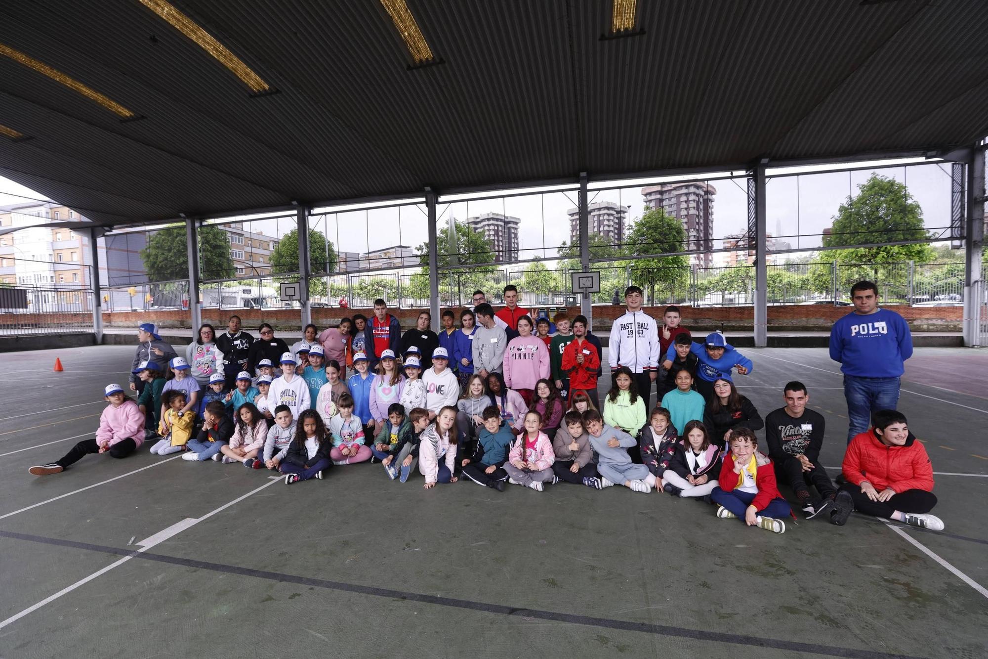 Así es la actividad del colegio Pumarín de Gijón por la inclusión con alumnos del centro de educación especial de Castiello (en imágenes)