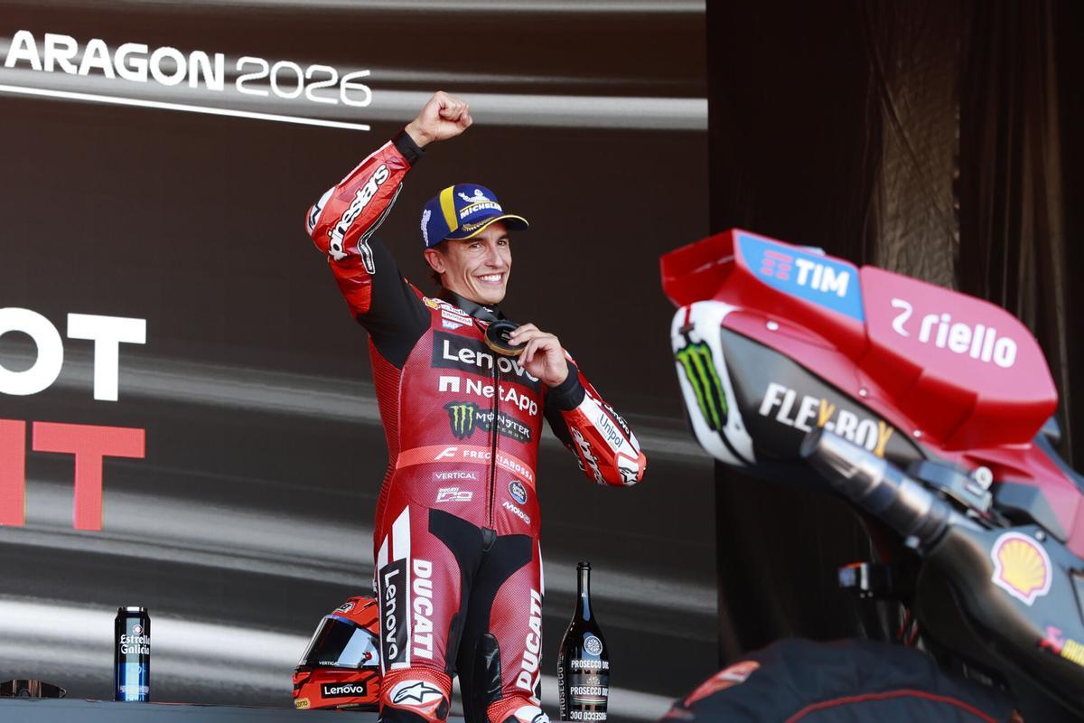 El piloto español de MotoGP Marc Márquez tras ganar la carrera esprint celebrada este sábado con motivo del Gran Premio de Aragón de MotoGP que se disputa este fin de semana en el circuito turolense de Motorland Alcañiz. EFE/Javier Cebollada. Agrega foto
