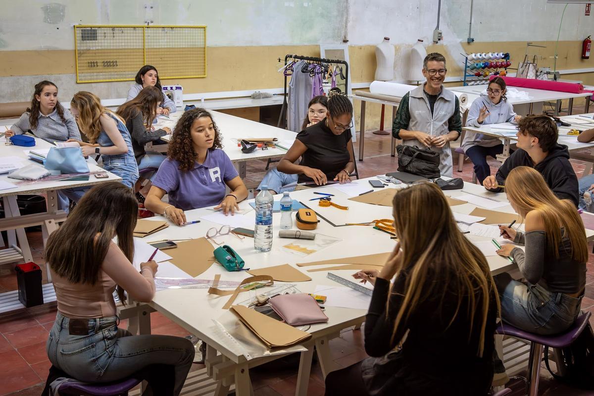 Al Grau en Moda els alumnes aprenen tècniques de patronatge, confecció, disseny i la gestió de marca
