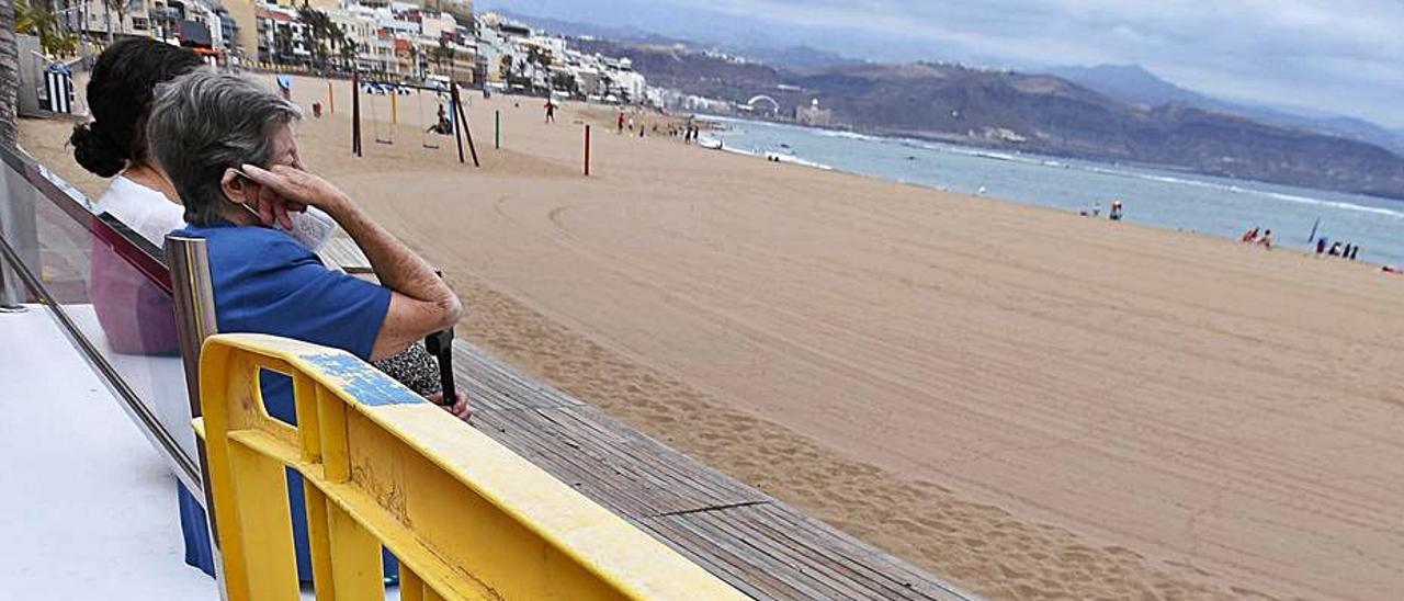 El paseo de Las Canteras ya fue vallado el año pasado. | | JUAN CASTRO