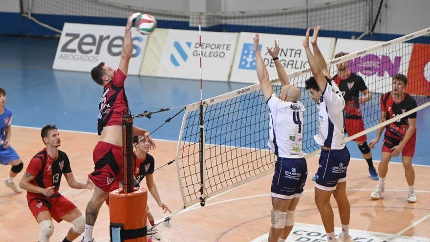 Un momento del partido jugado ayer en Coia. |  Pablo Hernández Gamarra