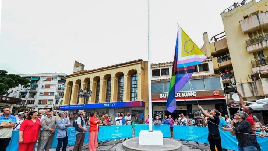 Torremolinos iza la bandera arcoíris que marca el inicio del Pride 2023