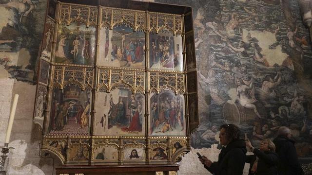 Las tablas de «Veneración de las reliquias de san Ildefonso» y «Aparición de santa Leocadia».