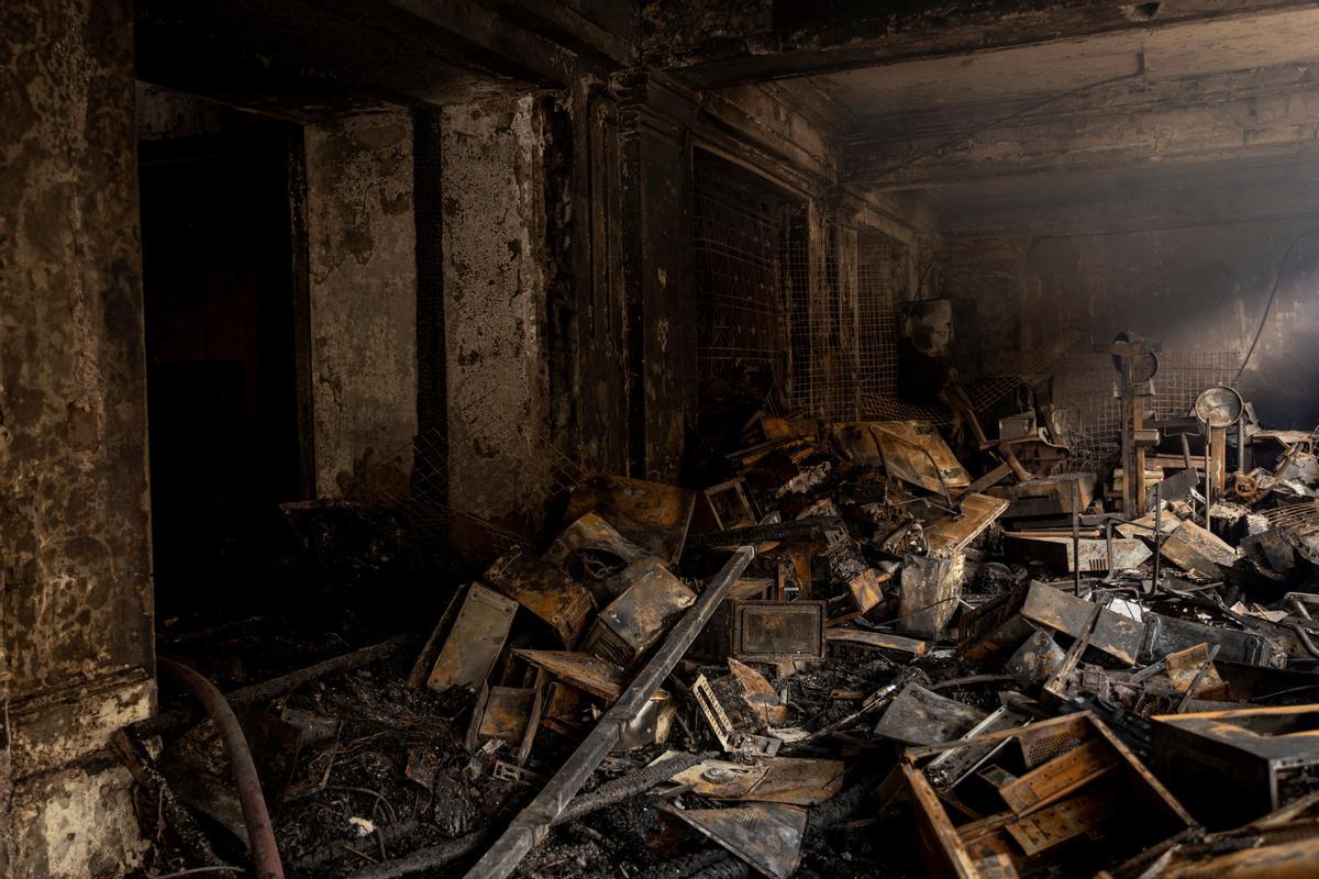 Espectacular incencio en la histórica oficina de Correos de Manila