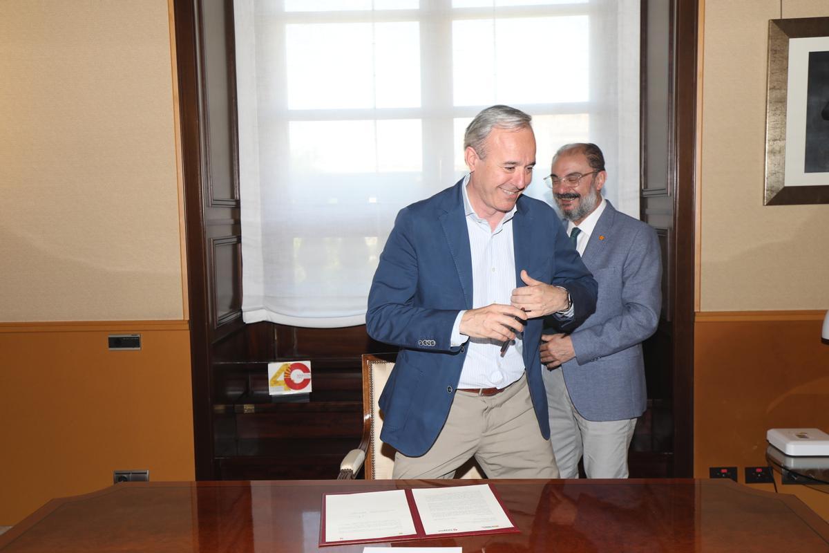 El presidente de Aragón, Javier Lambán, y el alcalde de Zaragoza, Jorge Azcón.