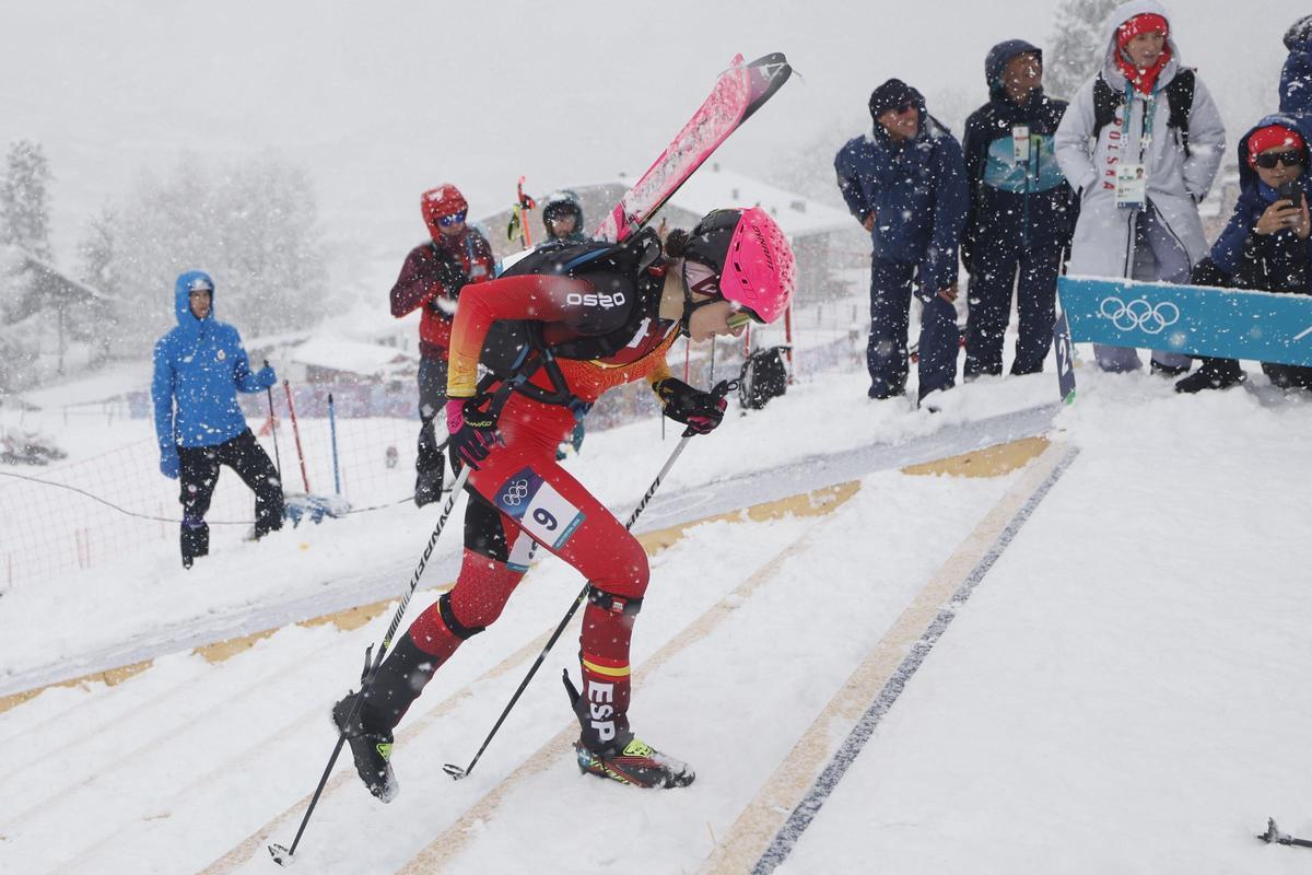 Maria Costa, ascendint les escales del circuit de l'Stelvio