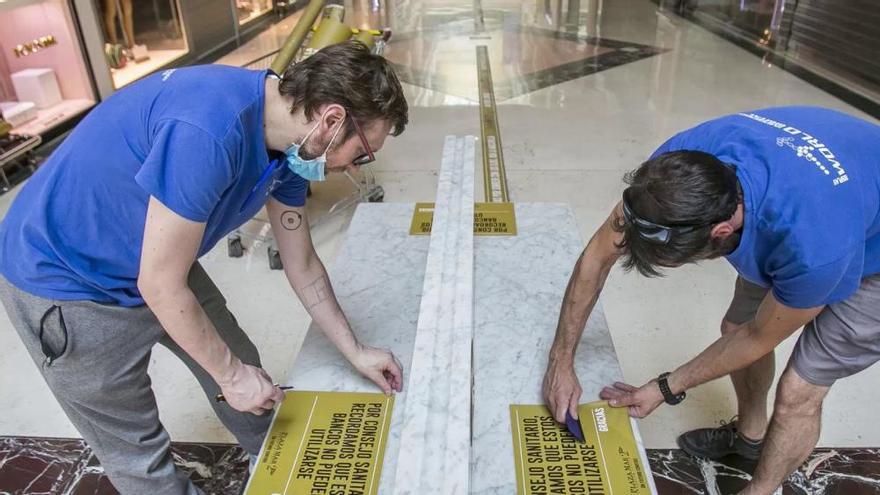 Los centros comerciales ultiman los preparativos para controlar aforo y distancias