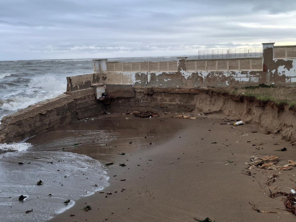 El estropicio del temporal Harry en las playas de Dénia y Xàbia (imágenes)
