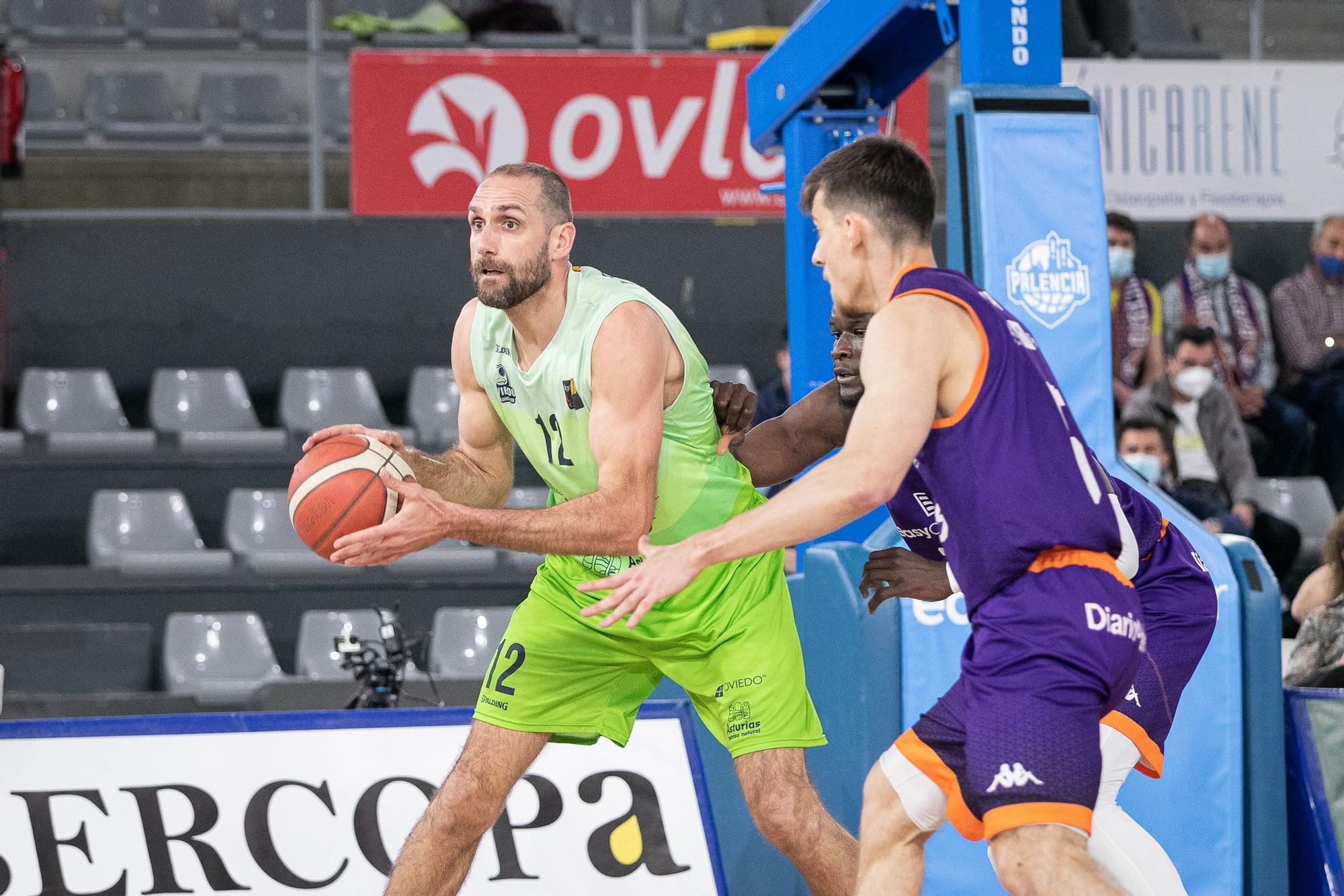 El Oviedo Baloncesto gana con remontada en Palencia (76-80)