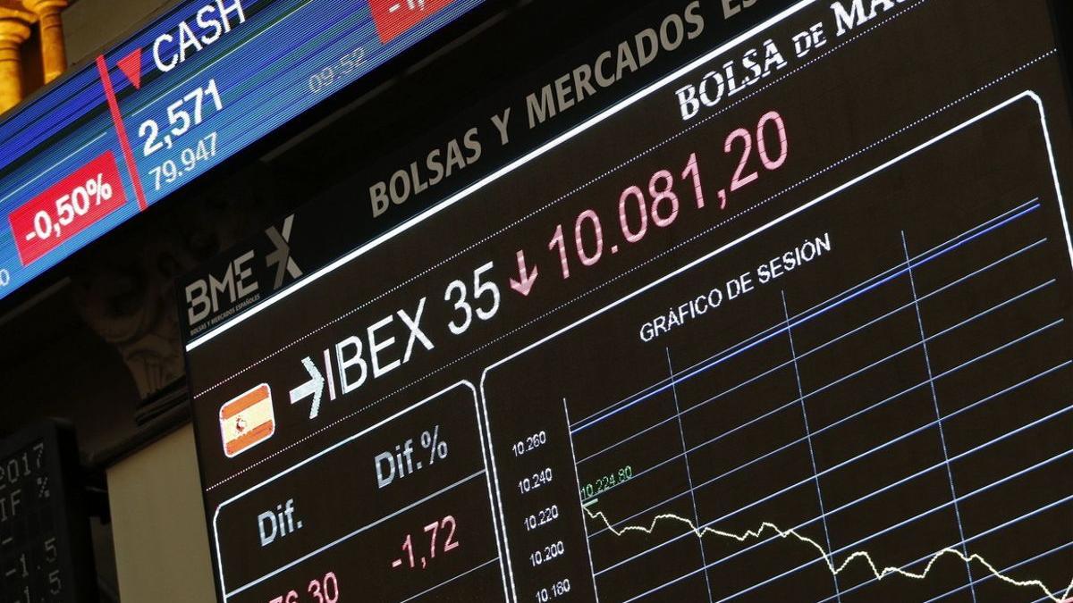 Un apantalla con la evolución del Ibex 35 en la Bolsa de Madrid.
