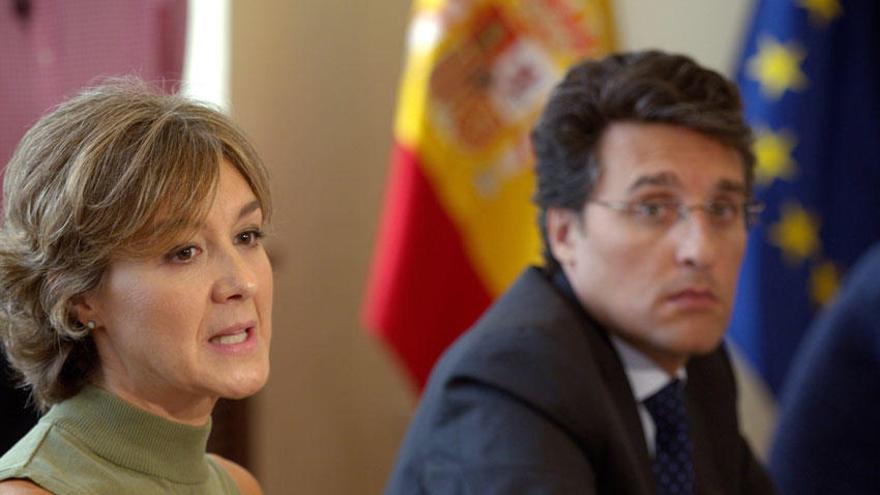 La ministra de Agricultura, Isabel García Tejerina, recibe a presentantes de los ganaderos.
