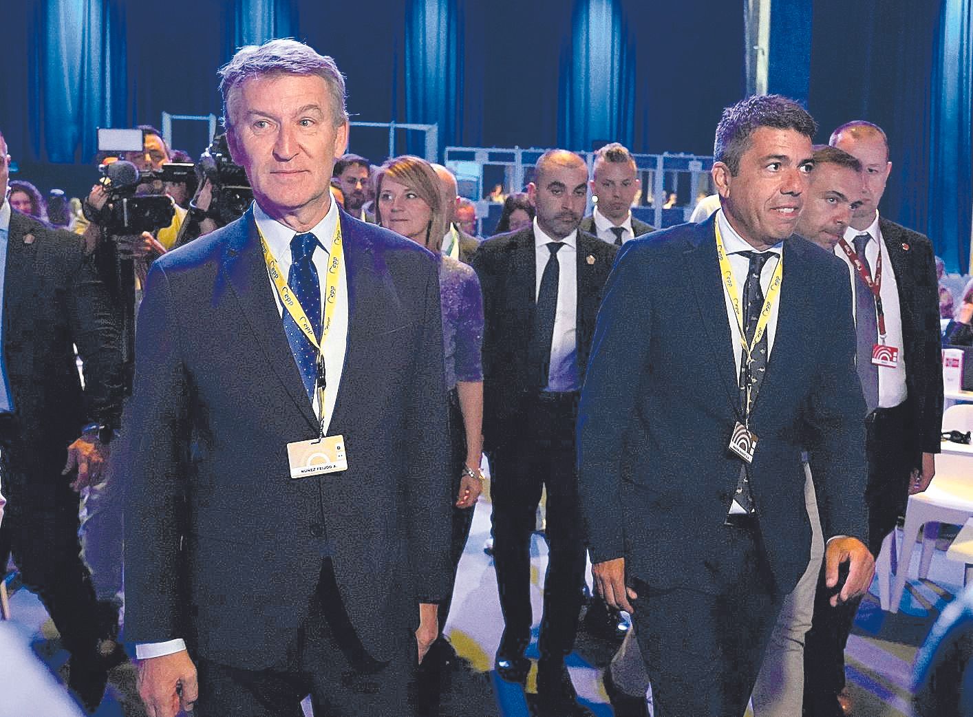 Feijóo y Mazón, en el Congreso del PP europeo, en Valencia, el 30 de abril.
