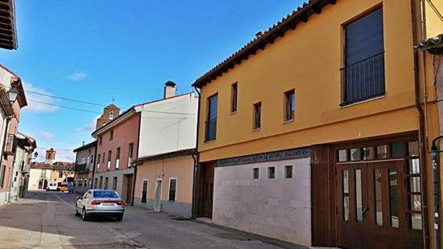 Fachada de la residencia de Toro que ayer fue clausurada temporalmente por la Junta.