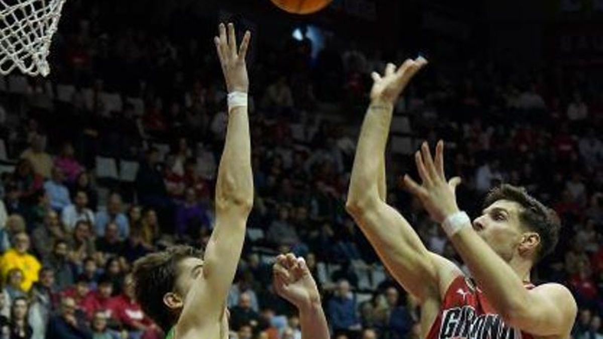 Sergi Martínez contra el Joventut de Badalona.