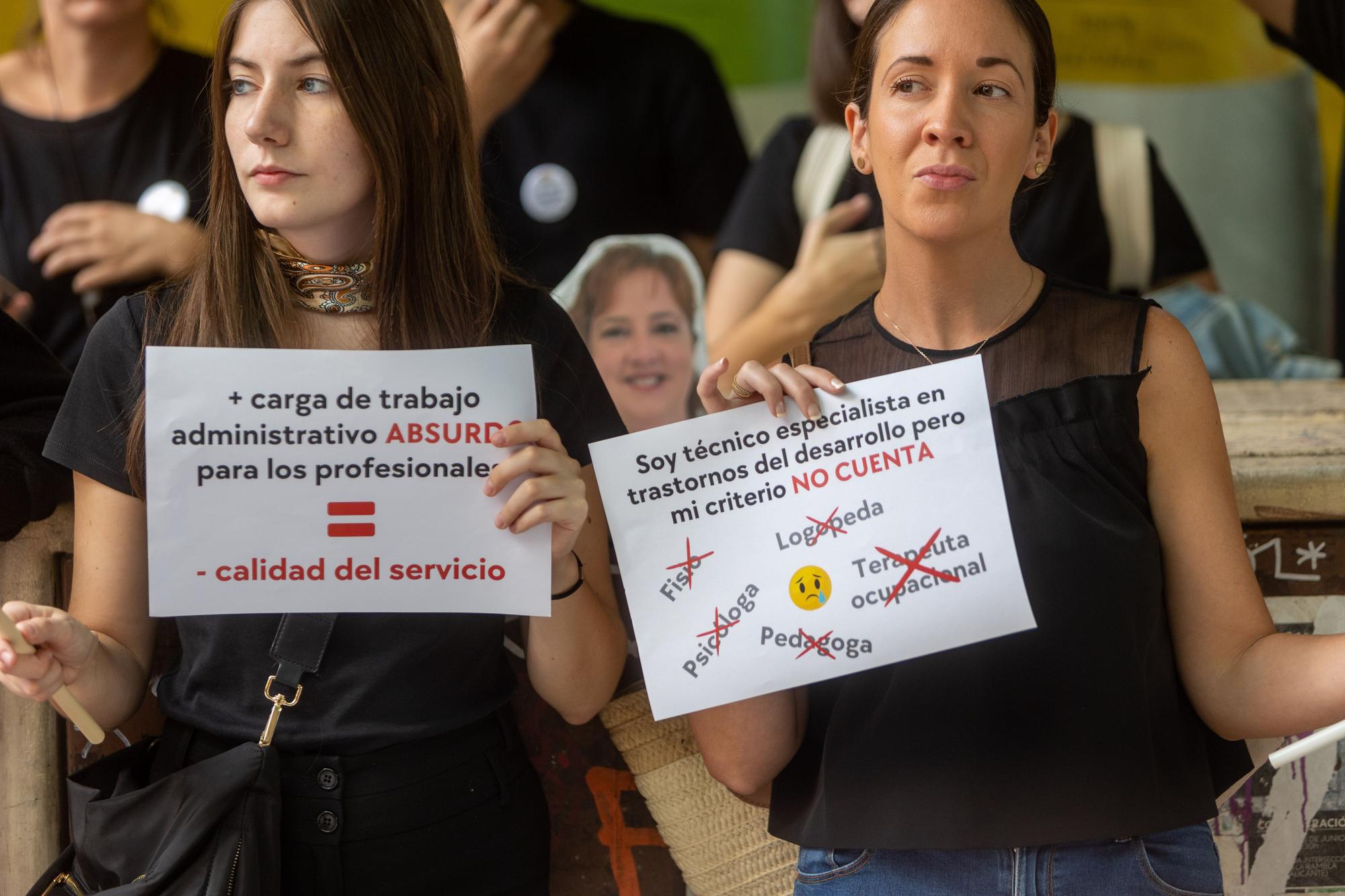 Protesta en Alicante contra el recorte de terapias en los centros de atención temprana