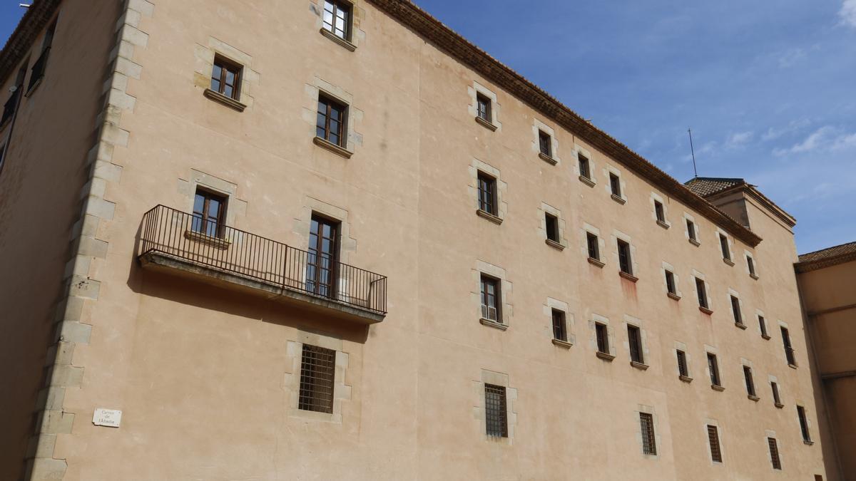 Pla obert de la part del darrera de l'antic monestir de Sant Feliu de Guíxols on hi haurà d'anar el nou Museu Thyssen.