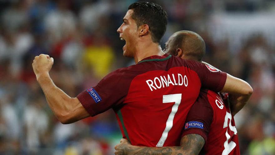 Ronaldo celebra la victoria ante Polonia en la Eurocopa.
