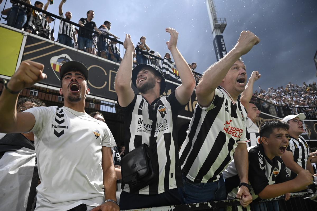 Galería | Castalia celebra el triunfo del Castellón en un partido que siempre será recordado Galería | Castalia celebra el triunfo del Castellón en un partido que siempre será recordado