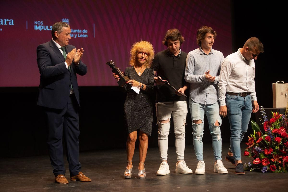 Entrega de los 35 Premios Mercurio y Vulcano, con la música de David Rivas