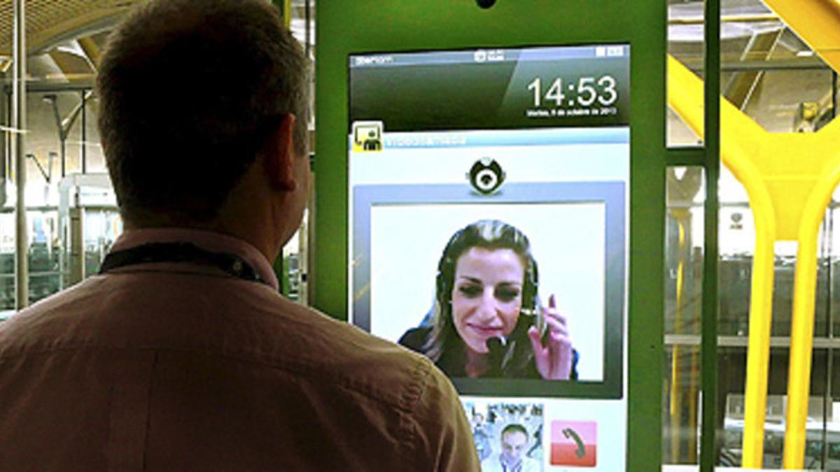 Videoconferencia en el aeropuerto de Barajas, en Madrid.