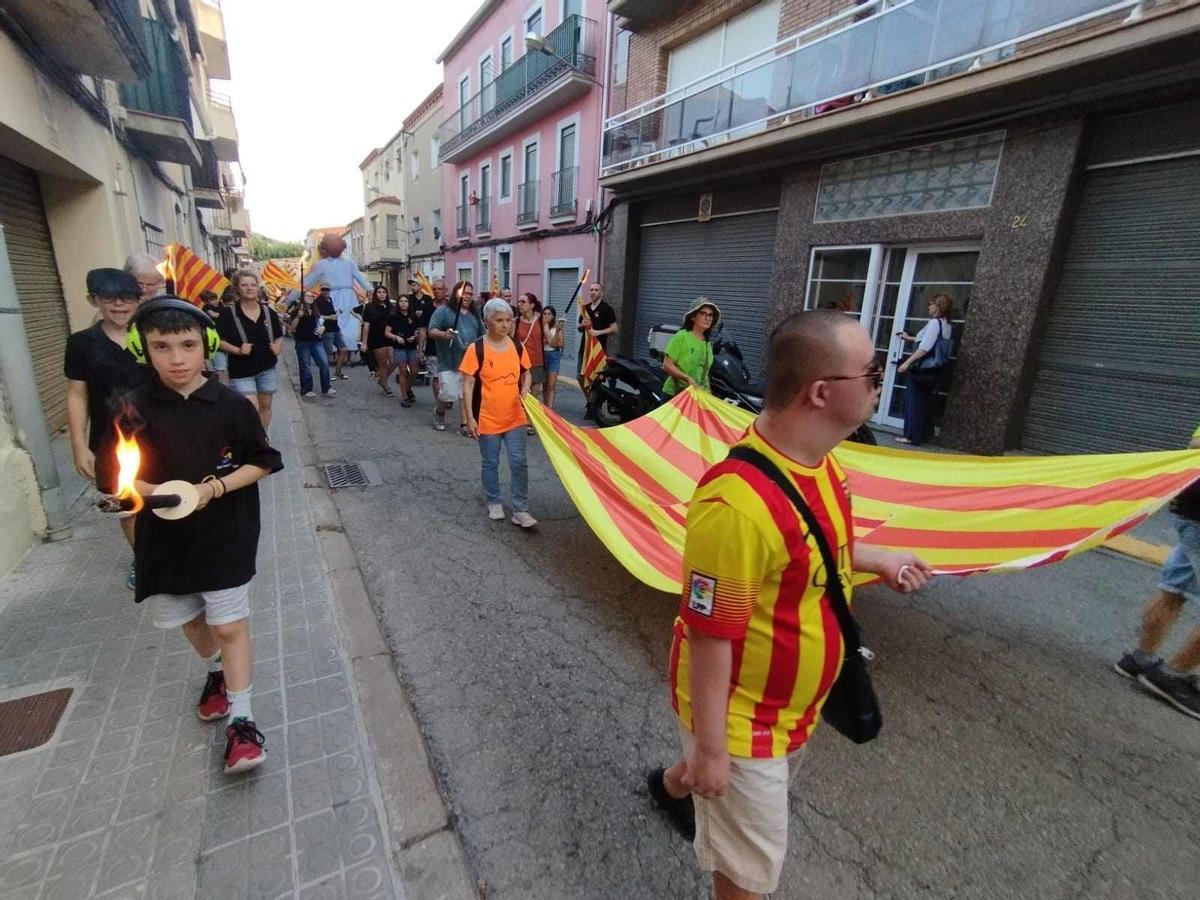 Sant Vicenç de Castellet rep la flama del Canigó