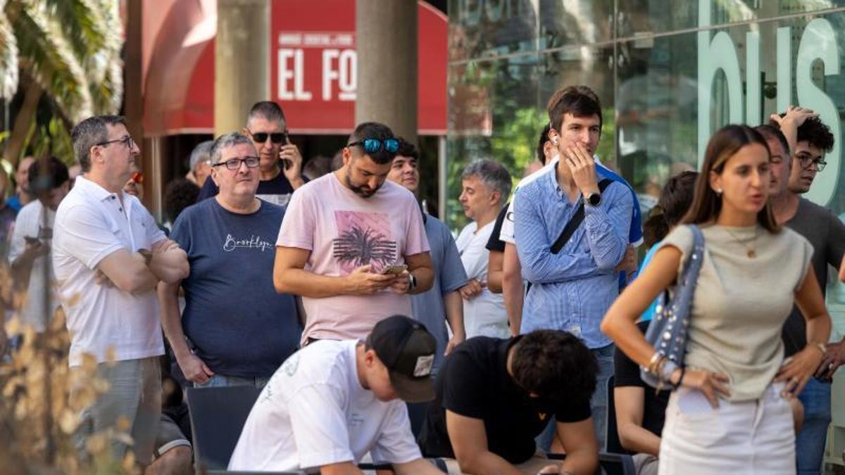 Las filas este martes en La Romareda sorprendieron a más de uno
