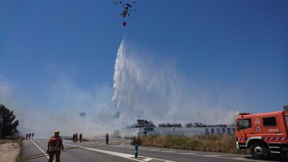 Incendio en un almacén de balas de cartón de Silla