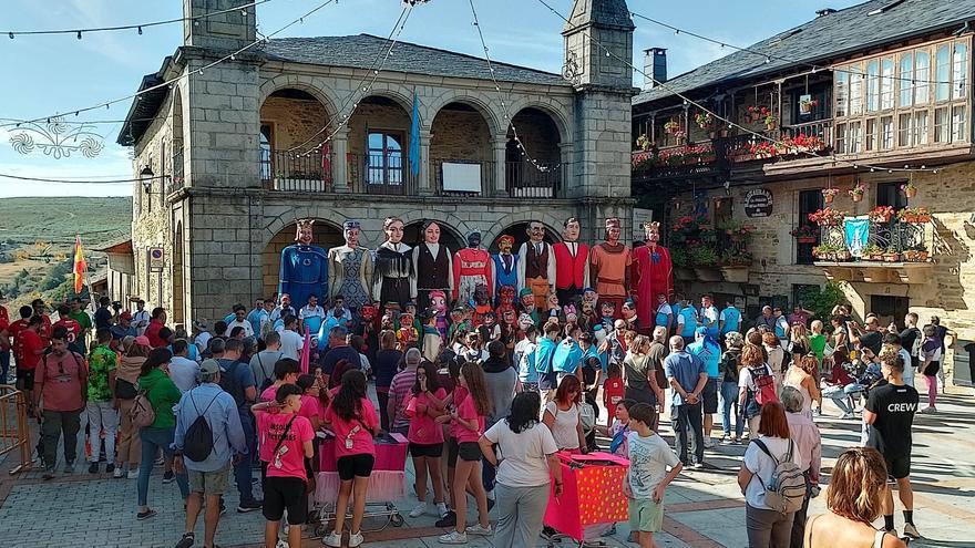 VÍDEO | Así bailan los Gigantes en las Fiestas de las Victorias de Puebla