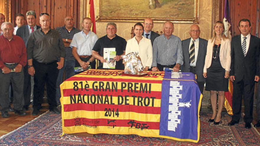 Puesta de largo de la clásica del trote balear en el emblemático ´Palau Reial´ de Palma