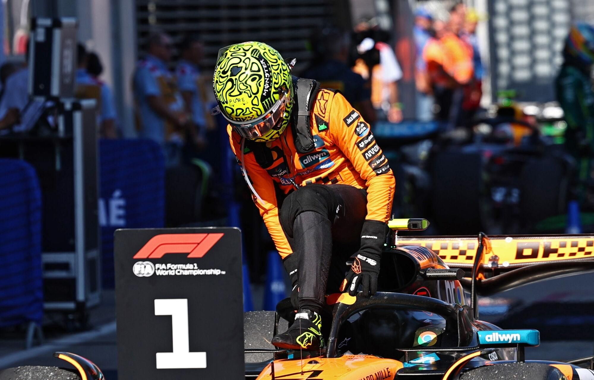 SPIELBERG (Austria), 29/06/2025.- First-placed McLaren driver Lando Norris of Britain gets out of his racecar after the Formula 1 Austrian Grand Prix at the Red Bull Ring racetrack in Spielberg, Austria, 29 June 2025. (Fórmula Uno, Reino Unido) EFE/EPA/ANNA SZILAGYI