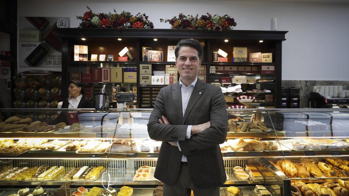 Francisco Gayoso en la tienda de Rialto en la calle San Francisco.