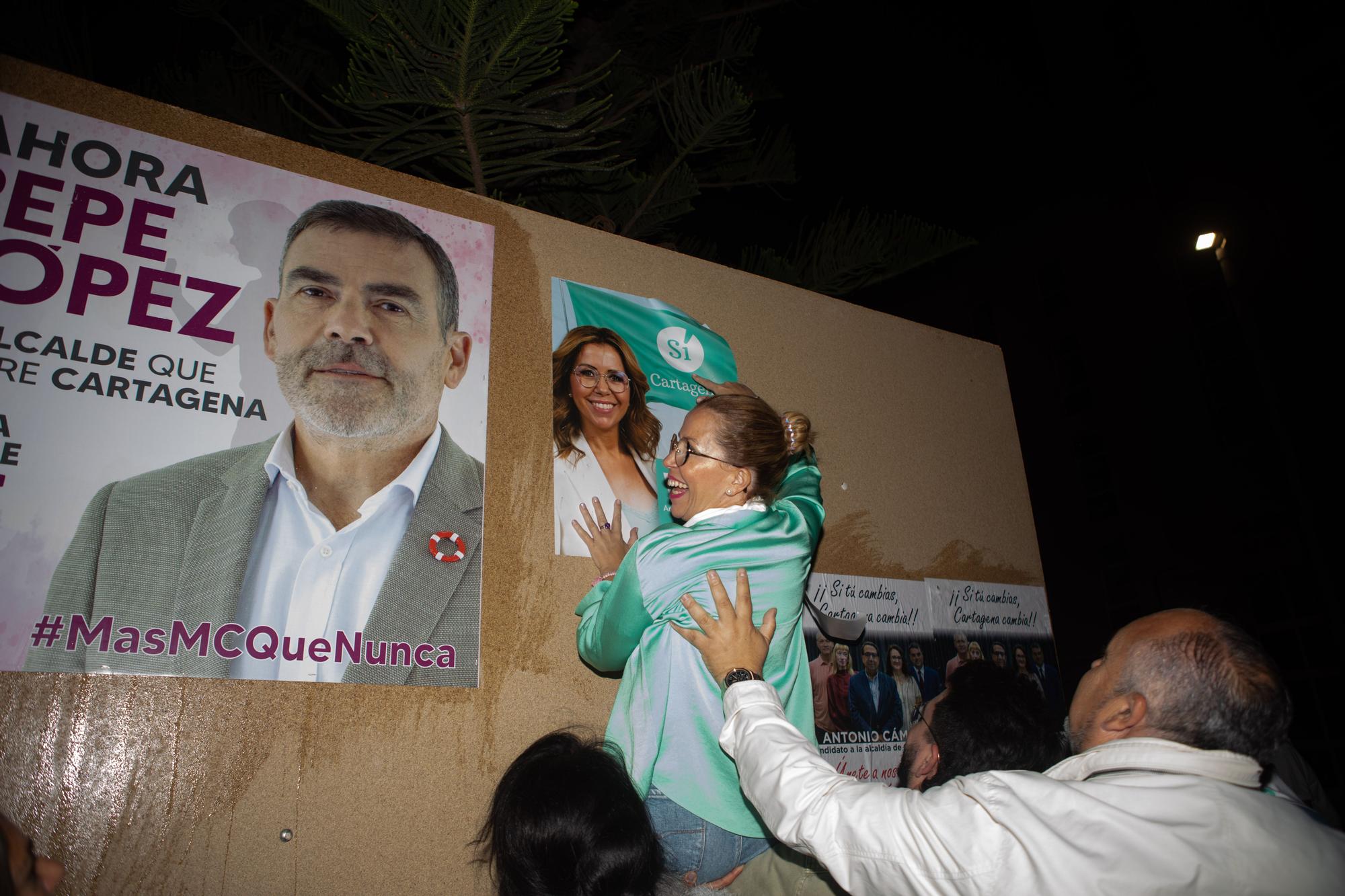 FOTOS: Cartagena abre la campaña electoral con la pegada de carteles