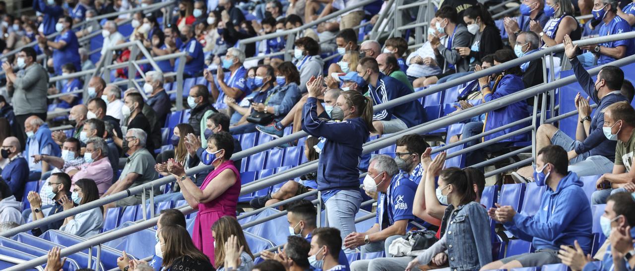 Afición del Oviedo en el Tartiere