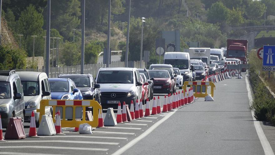 Gran atasco de una hora por las obras del túnel de Son Vic