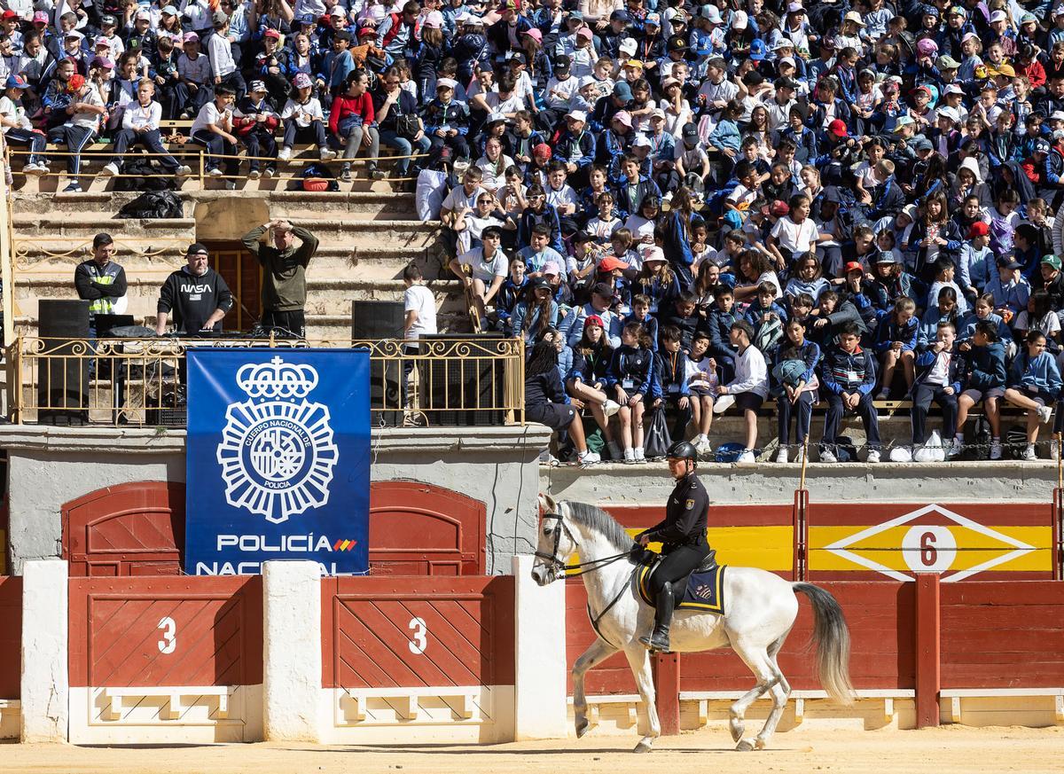 La Policía Nacional conmemora su 200 Aniversario con una exhibición en la Plaza de Toros de Alicante